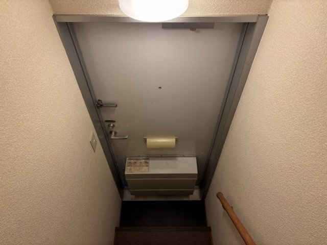 レオパレスボヌールの玄関