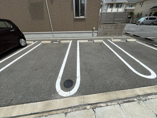 アローインの駐車場