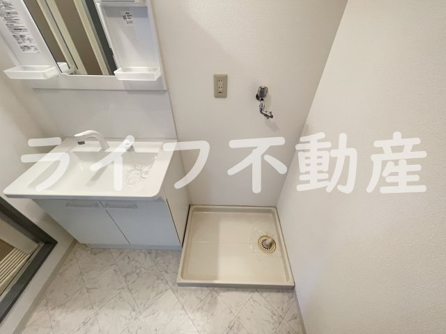 ハイツクレセントの洗面所|ゆったりとスペースのある洗面所