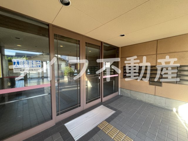 ハイツクレセントのエントランス|ゆとりのあるエントランスです