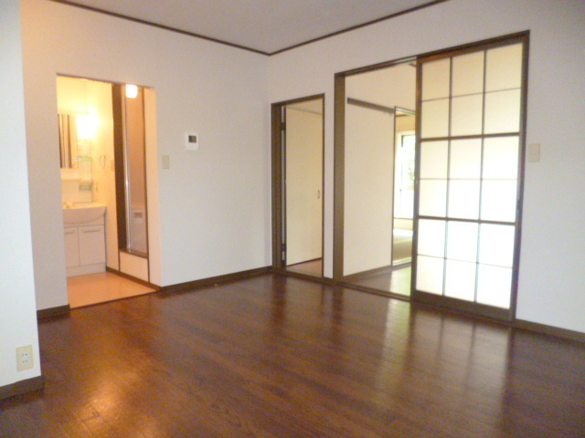 パークサイドシャトルの居間・リビング|★キレイなフローリング調のお部屋です★