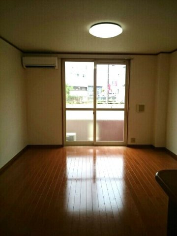 熊本市中央区坪井６丁目のアパートの居間・リビング|ゆったり過ごせる居間です