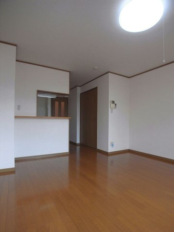 熊本市中央区坪井６丁目のアパートの内装|明るい室内です