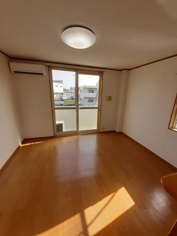熊本市中央区坪井６丁目のアパートの居間・リビング|ゆったり過ごせるリビングです