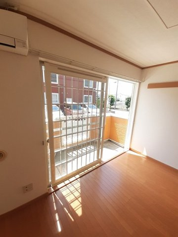 熊本市北区鶴羽田町のアパートのバルコニー|暖かな日差しのふりそそぐバルコニー