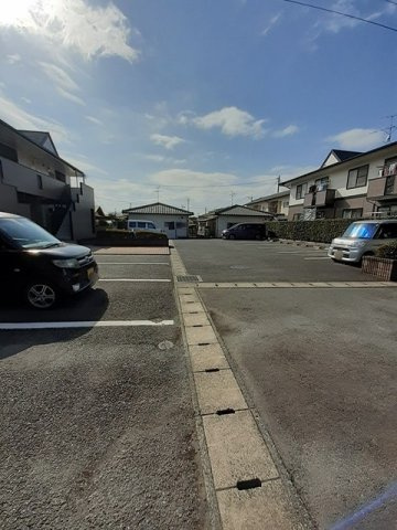 合志市須屋のアパートの駐車場|カースペースがあります