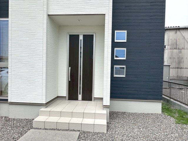 中古戸建　大垣市青柳町一丁目　令和元年築の玄関
