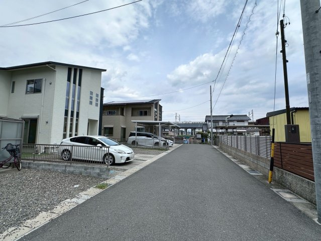 中古戸建　大垣市青柳町一丁目　令和元年築の前面道路含む現地写真