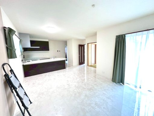 中古戸建　大垣市青柳町一丁目　令和元年築の居間・リビング|ガス温水式床暖房つき
