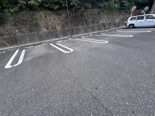 クラッセ壱番館の駐車場