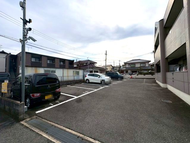 ハイムリトルオアシスの駐車場