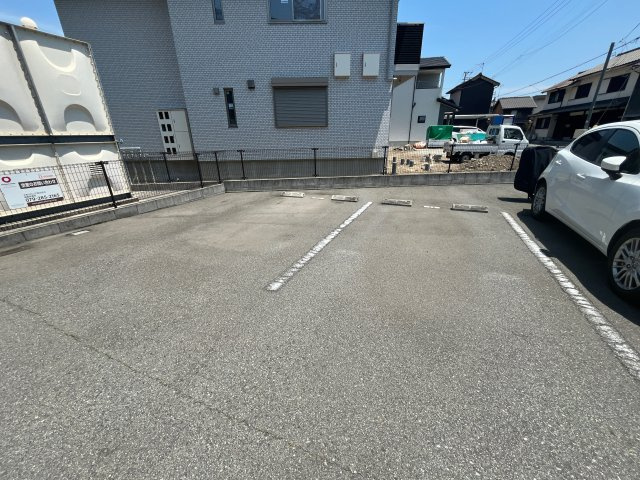 ラベニールの駐車場