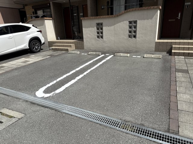 ルーニィー船橋の駐車場