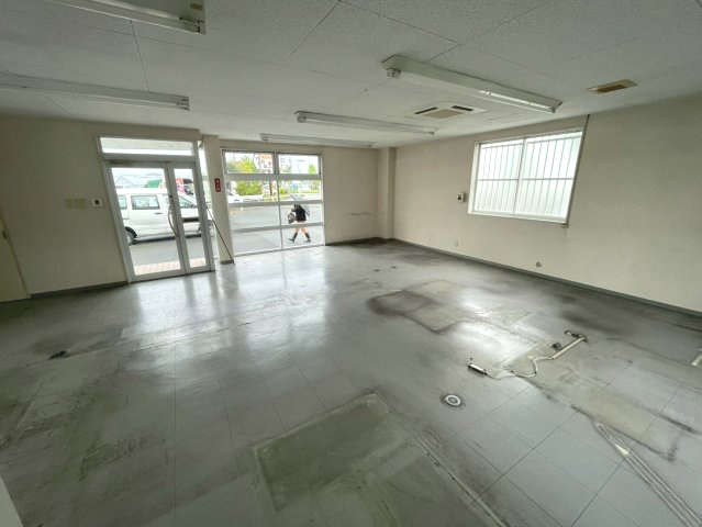 小向町字西小向事務所の内装