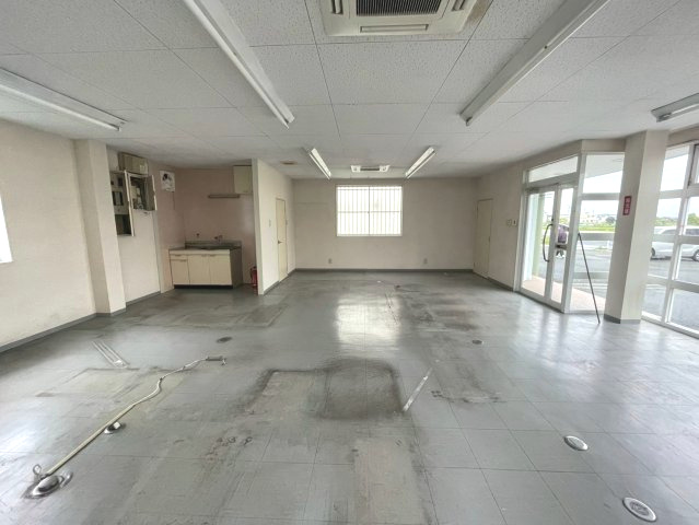 小向町字西小向事務所の内装