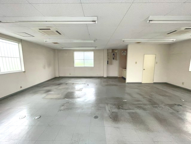 小向町字西小向事務所の内装