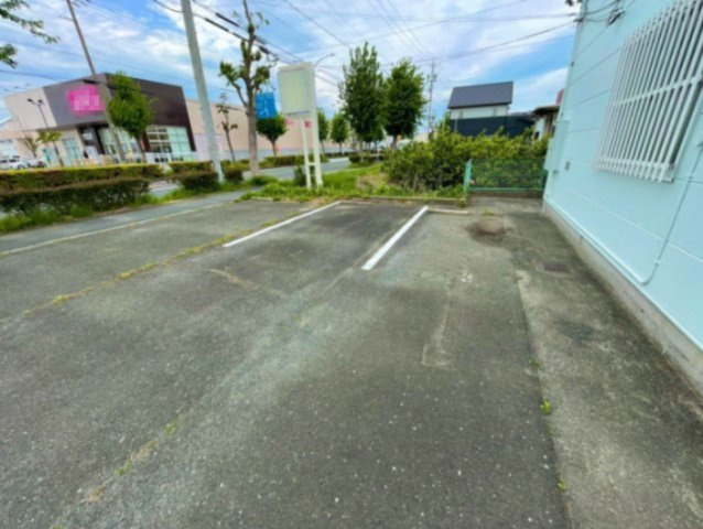 小向町字西小向事務所の駐車場