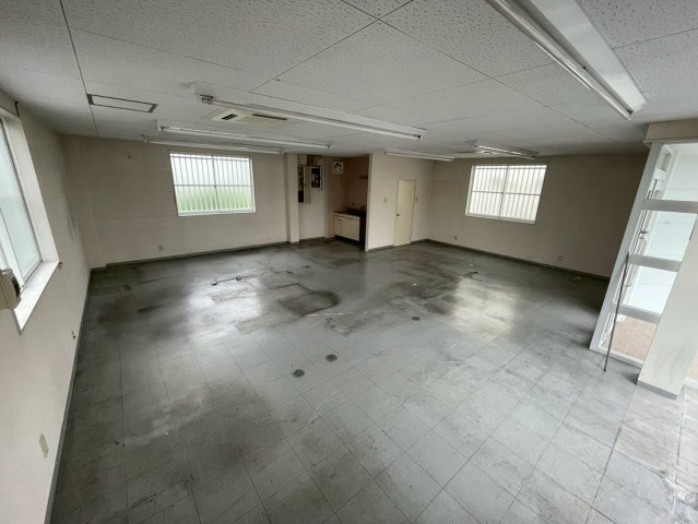 小向町字西小向事務所の内装