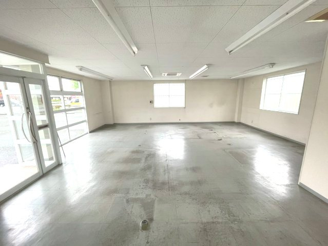 小向町字西小向事務所の内装