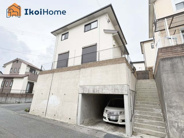 神戸市西区玉津町二ツ屋　中古戸建の駐車場|【ホームページに現地動画掲載中】●年中無休：当日予約可●掘り込み車庫で大事なお車も安心です！