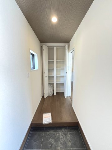 【玄関】 | 福岡市南区警弥郷1丁目第4　1号棟（全3棟）【仲介手数料無料・0円】 | 現地写真。