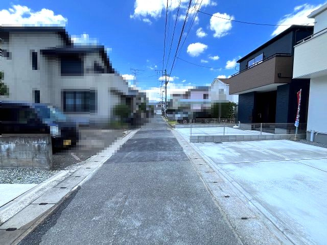 【その他】 | 福岡市南区警弥郷1丁目第4　2号棟（全3棟）【仲介手数料無料・0円】 | 現地写真。前面道路です。