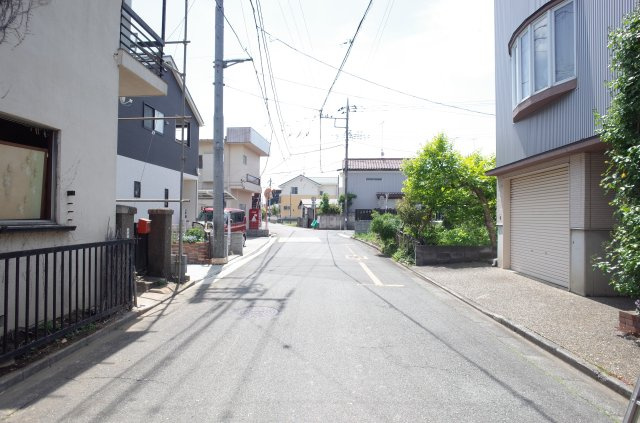 本町1丁目土地47坪の周辺|西側約5.6ｍ公道に約7.8ｍ接道