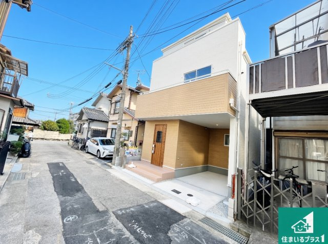 神戸市西区王塚台　第10期　新築一戸建ての前面道路含む現地写真|周辺は閑静な住宅街！前面道路広々で車の出し入れも便利です。駐車が苦手な方でも安心して車庫入れできます！