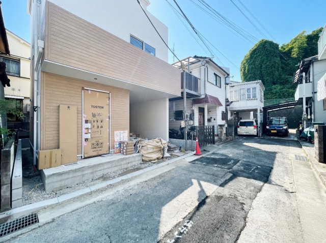 神戸市西区王塚台　第10期　新築一戸建ての前面道路含む現地写真|周辺は落ち着いた街並みの住宅地！子育てがしやすい住環境です！まだ未完成ですが、現地でしかわからない事もございます。是非一度ご覧ください。