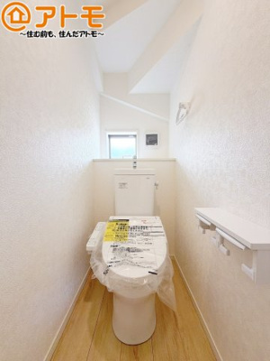 【トイレ】 | 藤枝市岡部町内谷第3　新築戸建　全1棟 | 年代を問わず使いやすい洗浄機能付きのトイレ♪肌への負担をも減らせるのでお子様の敏感なお肌も安心！