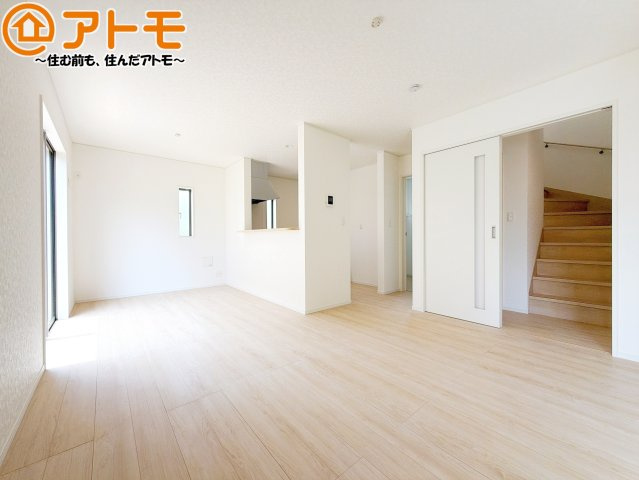 【居間・リビング】 | 藤枝市岡部町内谷第3　新築戸建　全1棟 | 家族団らんのイメージは、リビングを思い浮かべませんか？リビングこそ広々としたお部屋が良いですね♪