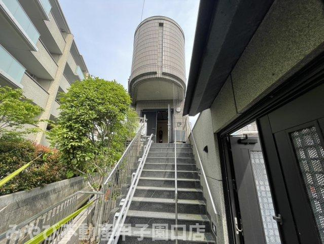 貸家　西宮市甲子園砂田町のエントランス