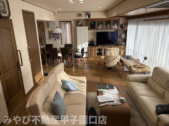 貸家　西宮市甲子園砂田町の居間・リビング