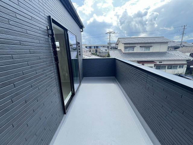 【バルコニー】 | 福岡市南区寺塚1丁目2期　1号棟（全3棟）【仲介手数料無料・0円】 | 施工例。施工例は完成時と異なる場合があります。