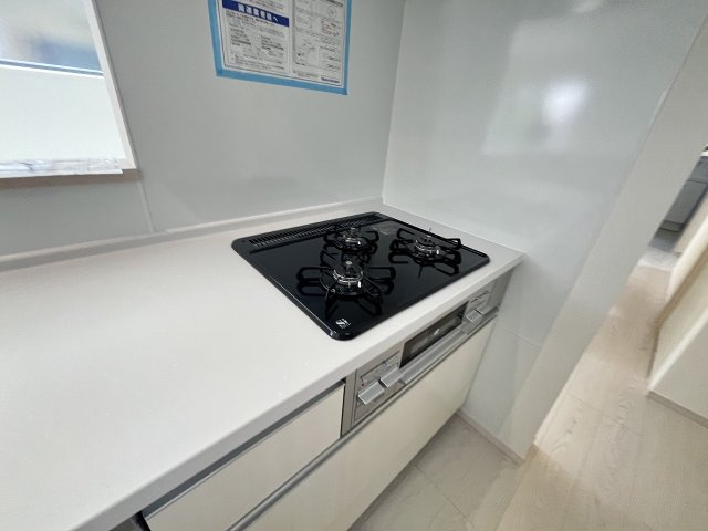【キッチン】 | 福岡市南区寺塚1丁目2期　1号棟（全3棟）【仲介手数料無料・0円】 | 施工例。施工例は完成時と異なる場合があります。