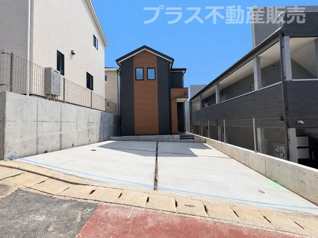 【外観】 | 福岡市南区寺塚1丁目2期　1号棟（全3棟）【仲介手数料無料・0円】 | 現地写真。プラス不動産販売なら、現場の全ての棟をまとめてご見学頂けます。