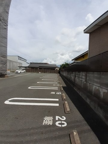 熊本市北区武蔵ケ丘９丁目の賃貸マンションの駐車場|駐車場に車を止められます