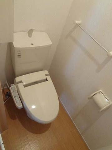 リ・ヴェステス　アニューのトイレ|ゆったりとした空間のトイレです