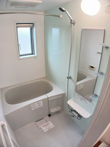 熊本市中央区坪井６丁目のアパートの浴室|コンパクトで使いやすいお風呂です