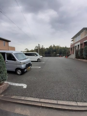 熊本市北区龍田陳内２丁目のアパートの駐車場|カースペースがあります