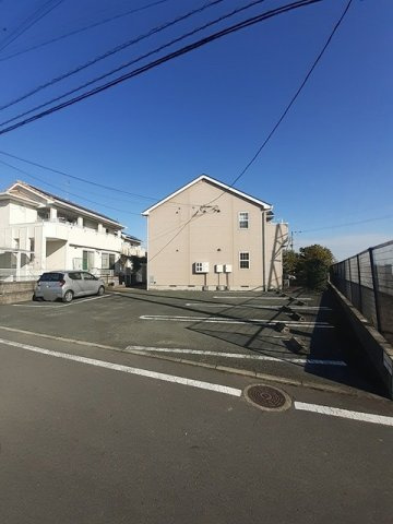 合志市須屋のアパートの駐車場|駐車スペースもあります