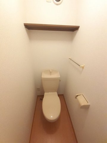 合志市須屋のアパートのトイレ|コンパクトで使いやすいトイレです