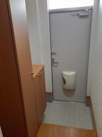 合志市須屋のアパートの玄関|落ち着いた玄関です