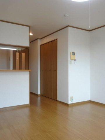 熊本市中央区坪井６丁目のアパートの内装|明るい色調の室内です