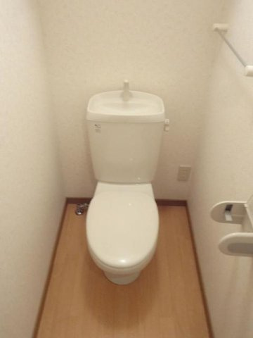 熊本市中央区坪井６丁目のアパートのトイレ|ゆったりとした空間のトイレです