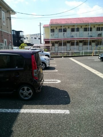 熊本市中央区坪井６丁目のアパートの駐車場|車をお持ちの方に嬉しい駐車場付きの物件です