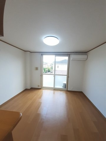 熊本市中央区坪井６丁目のアパートの居間・リビング|ゆったり過ごせる居間です