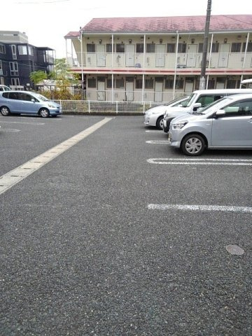 熊本市中央区坪井６丁目のアパートの駐車場|車をお持ちの方に嬉しい駐車場付きの物件です