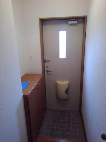 熊本市中央区坪井６丁目のアパートの玄関|落ち着いた玄関です