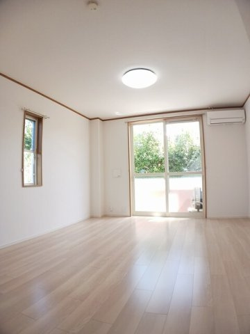 熊本市中央区坪井６丁目のアパートの居間・リビング|おしゃれなリビングです